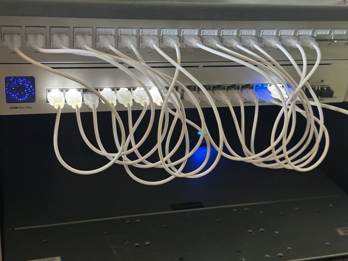Network patch panel